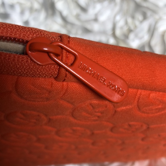 Michael Kors Tablet Case - Picture 4 of 13